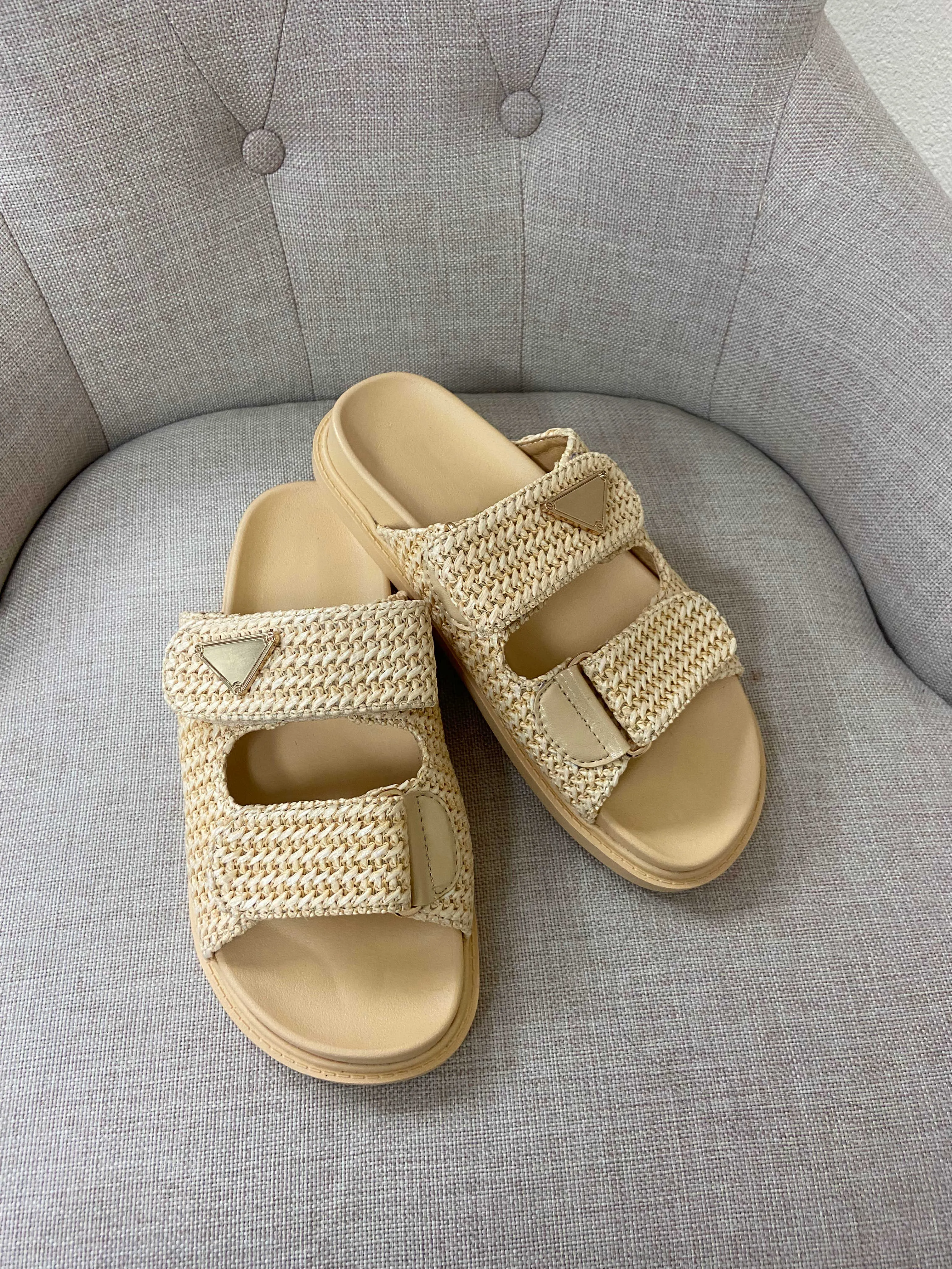 FINAL SALE!! The Tuscany Raffia Slide in Natural
