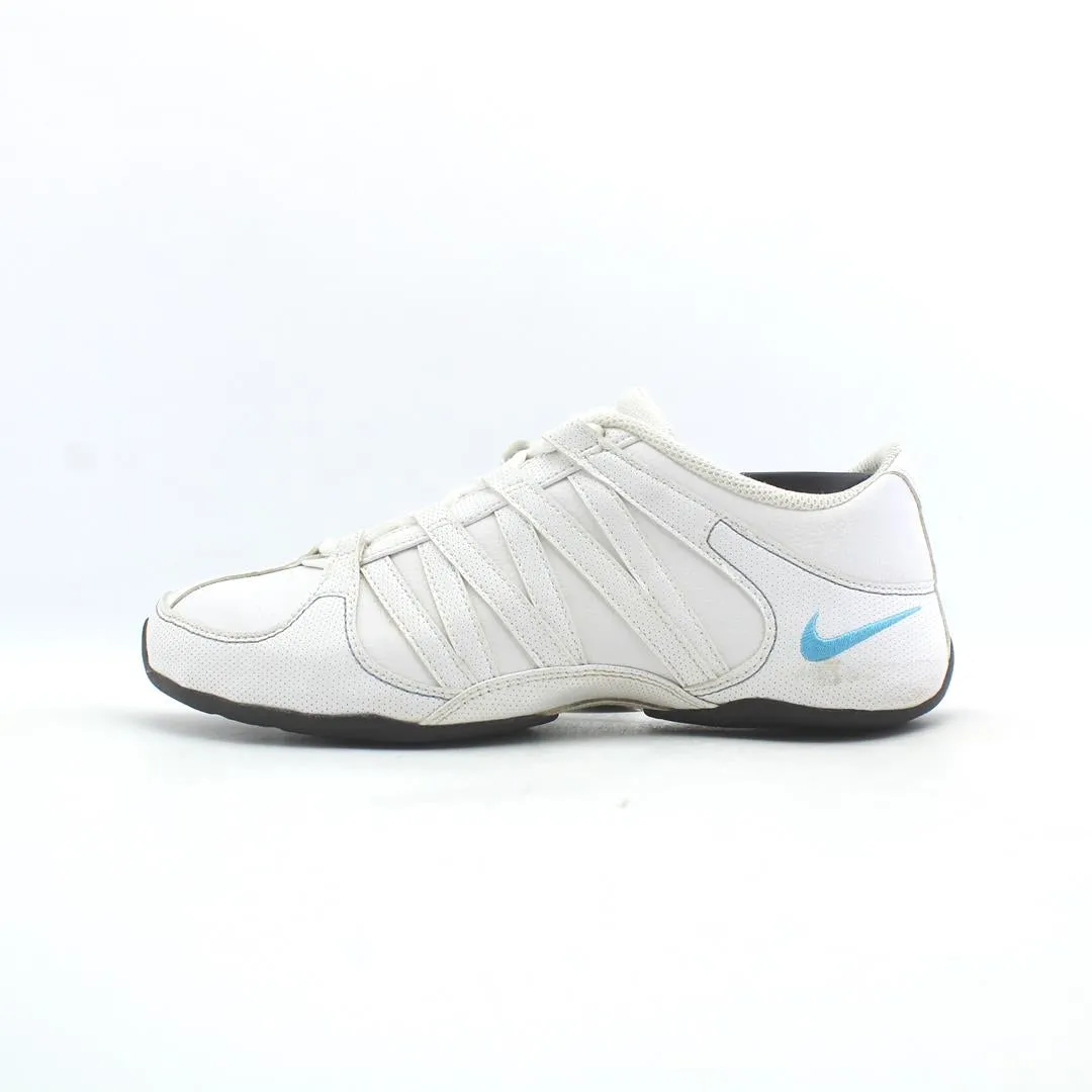 NIKE  MUSIQUE 4