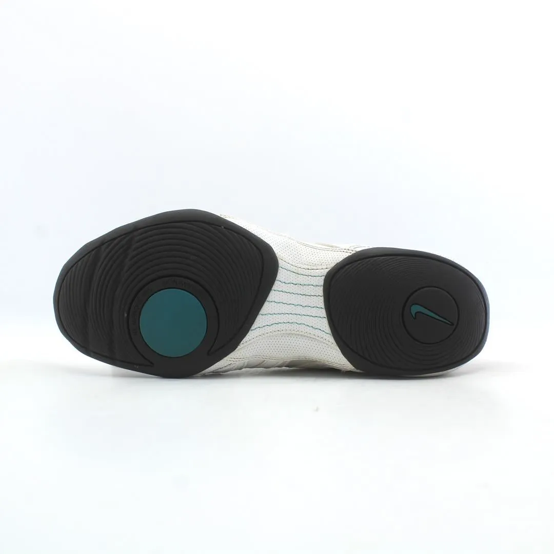 NIKE  MUSIQUE 4