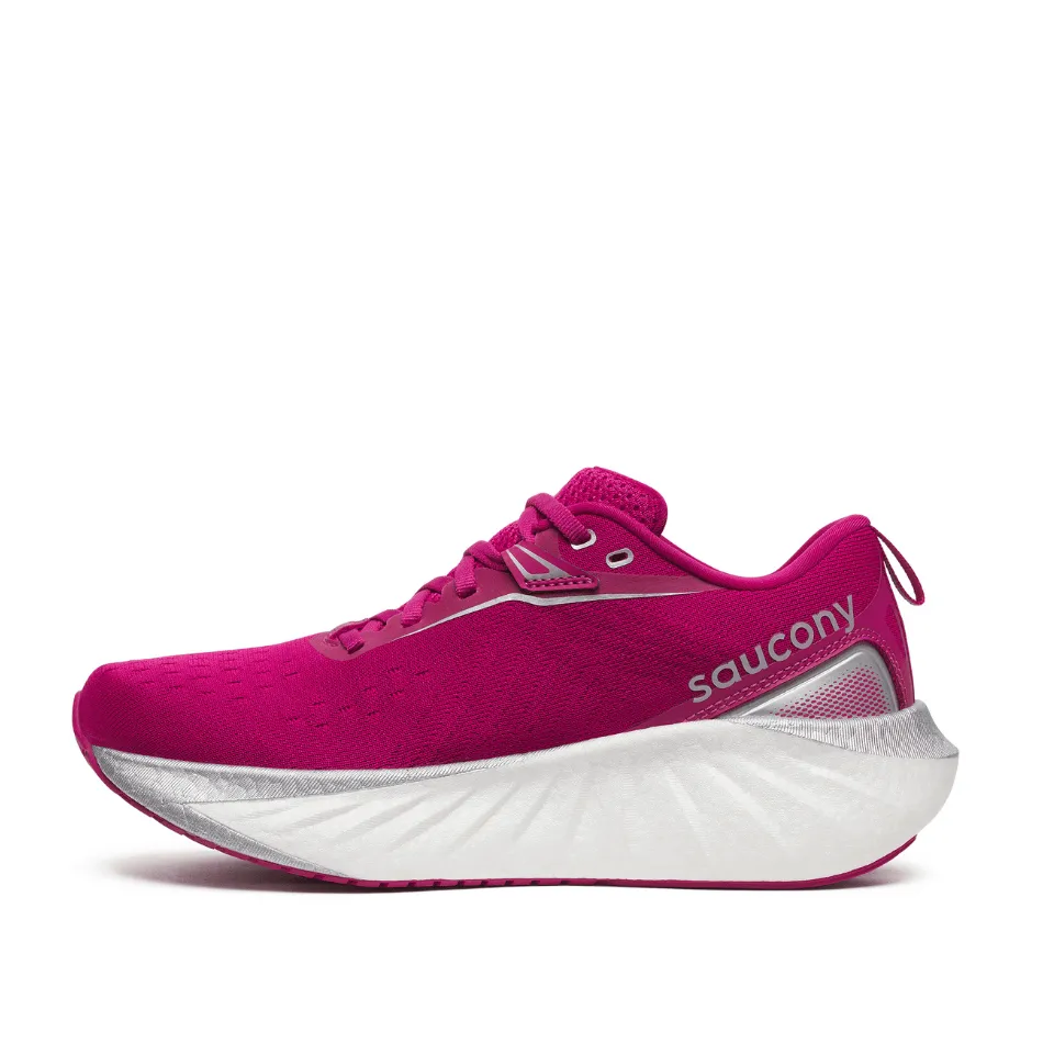 Saucony Women's Triumph 22 Running Shoes in Magenta - Online Exclusive