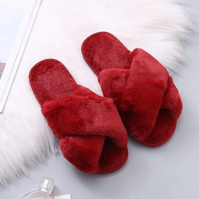 Warm Fluffy Slippers for Women – Cozy Faux Fur Cross Indoor Floor Slides, Soft Furry Flip Flops for Ladies