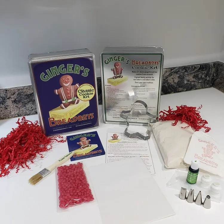 Wholesale Classic Large Tin Gingerbread Cookie Kit